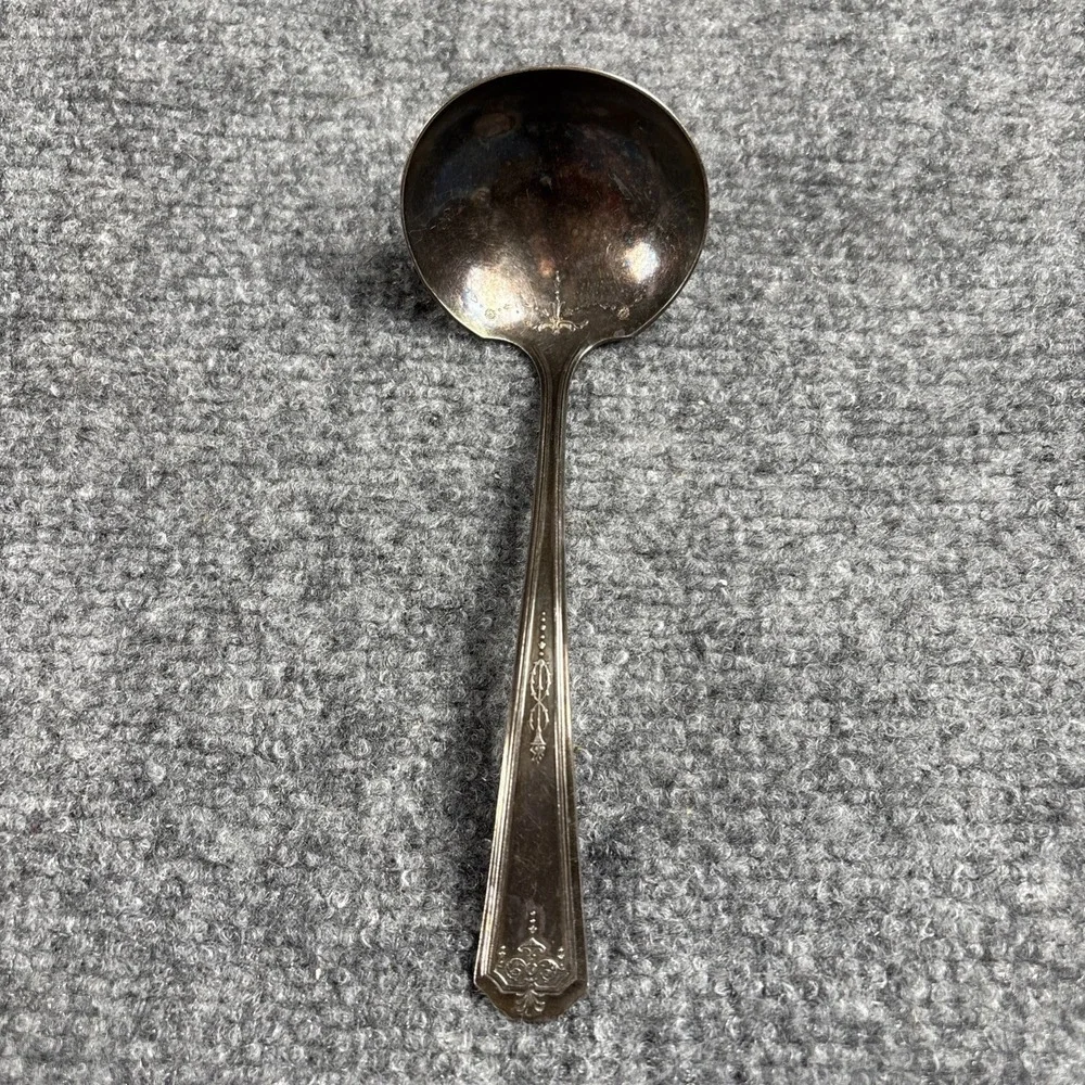 Oneida Community Queen Bess 1 Solid Gravy Ladle Silverplate 1924 Tudor Vintage